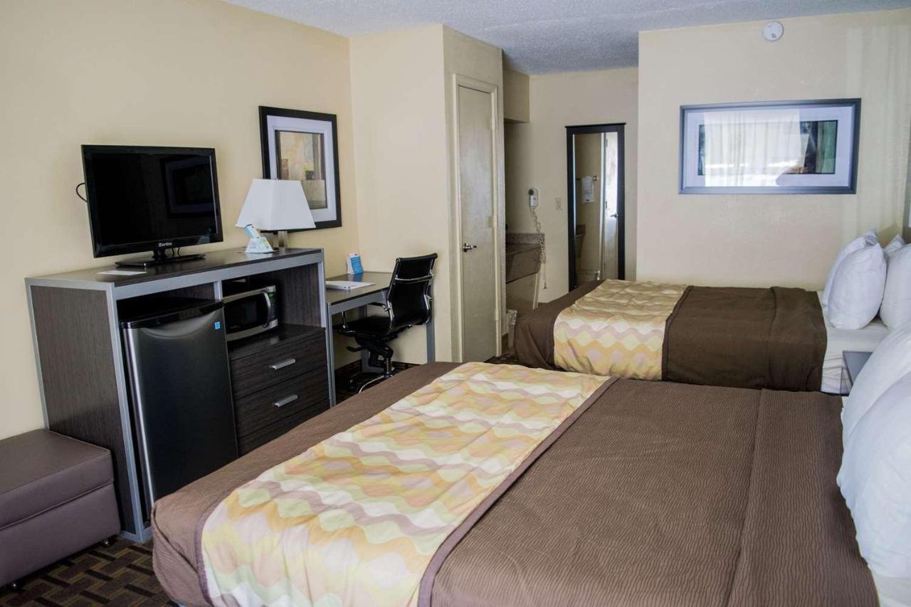 Queen Room with Two Queen Beds - Non-Smoking