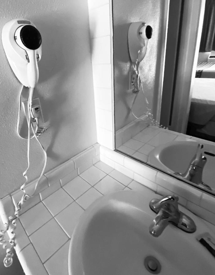 Deluxe King Room - Non-Smoking
