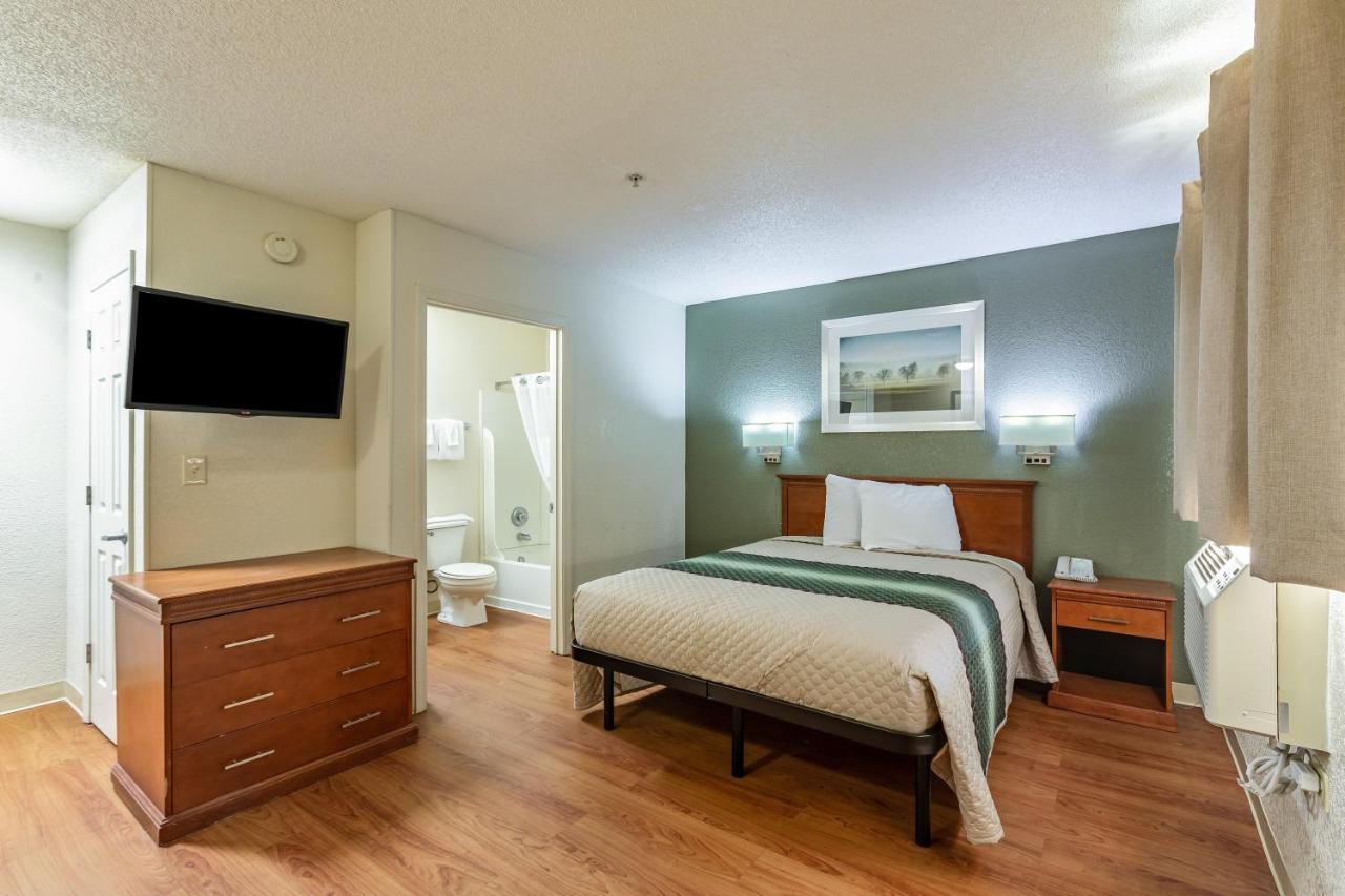 Studio Queen Room Disability Access Non-Smoking
