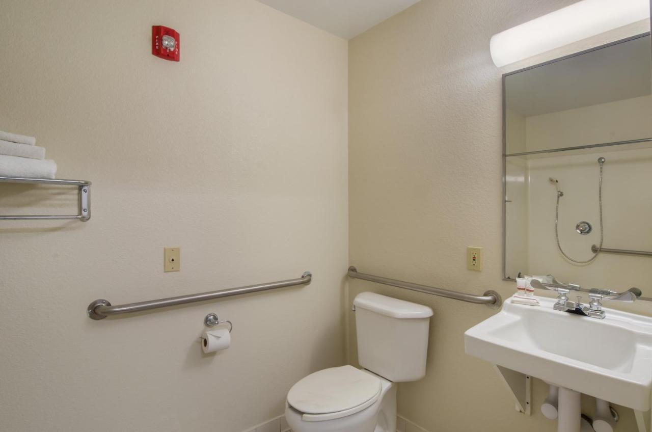 Studio with One Queen Bed - Disability Access/Non Smoking