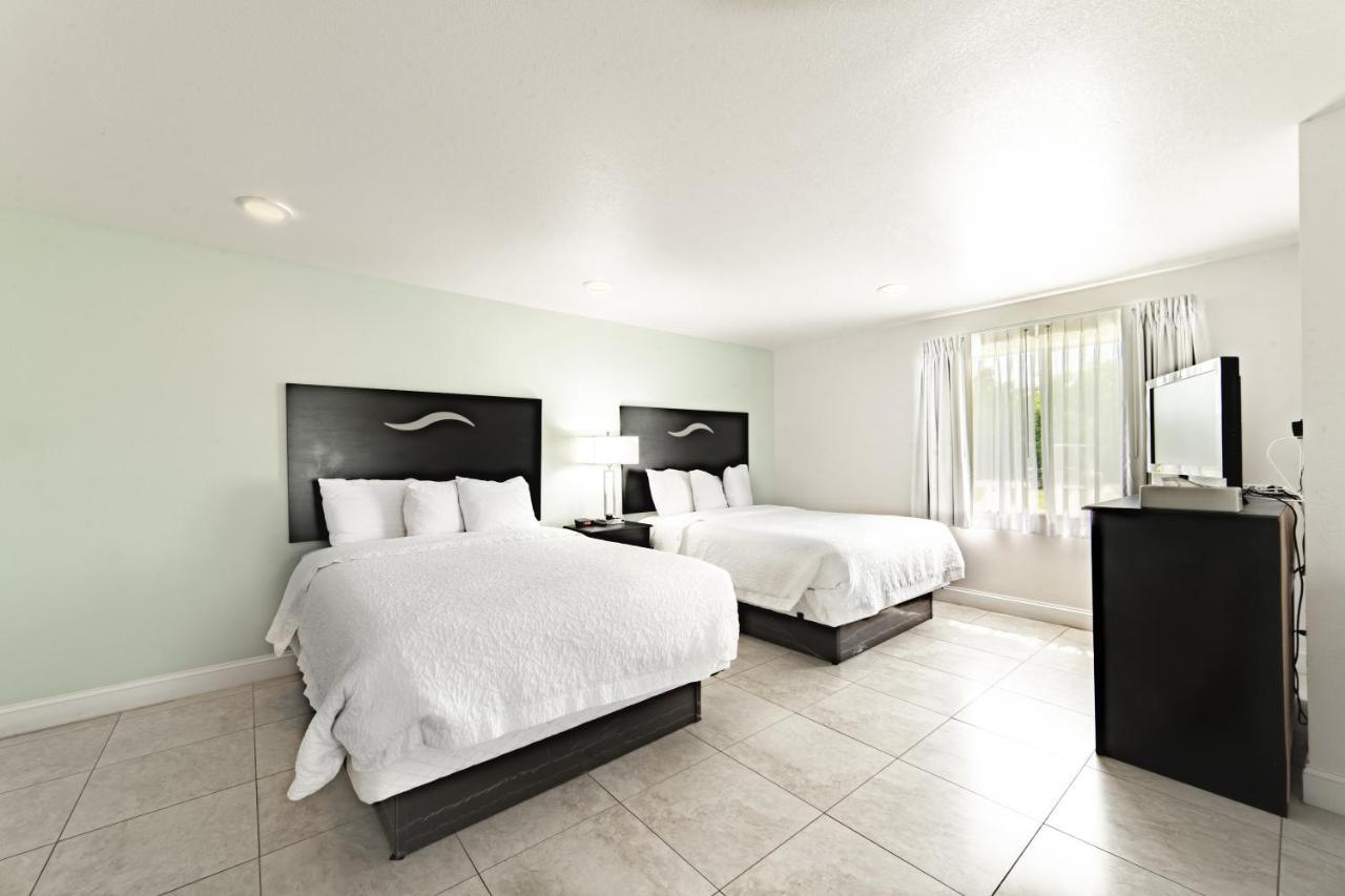 Queen Room with Kitchenette