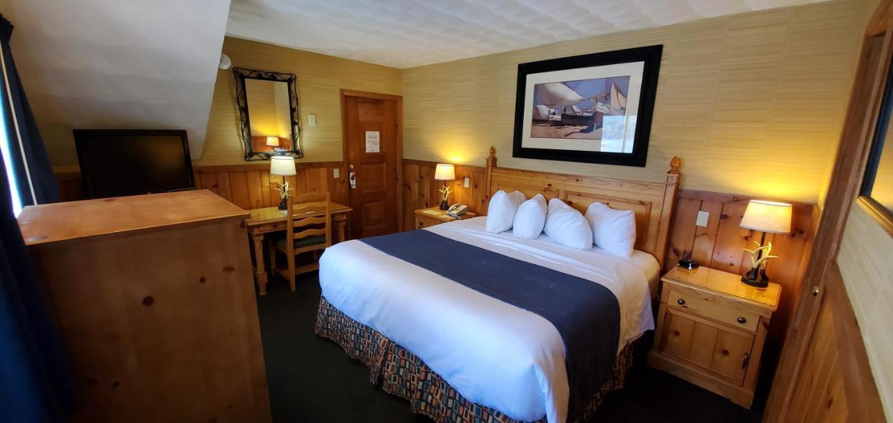 Deluxe King Room Lake Front,1071177280:JPEG