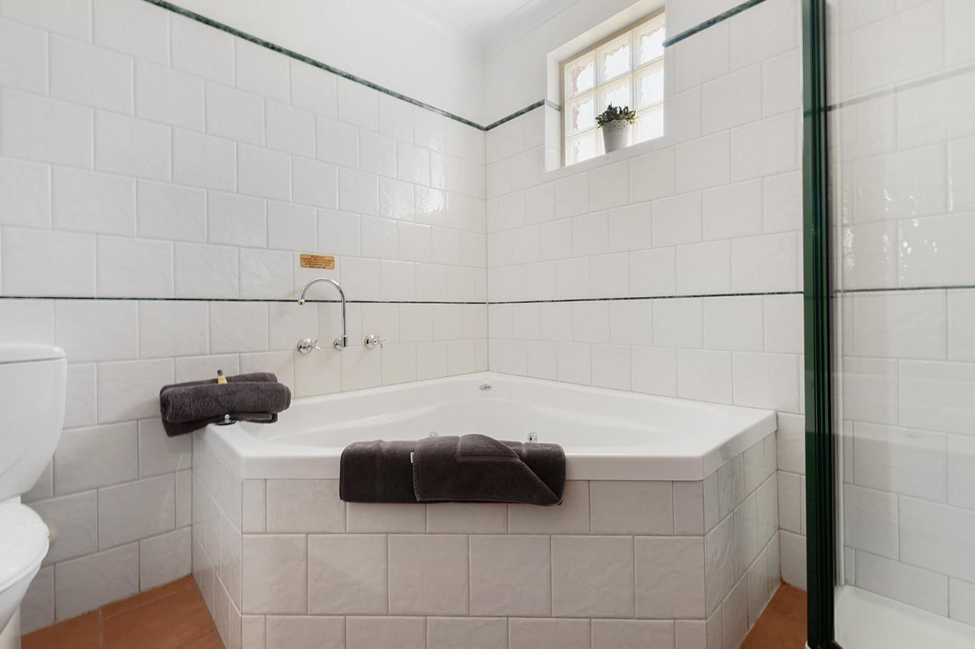 King Suite with Spa Bath