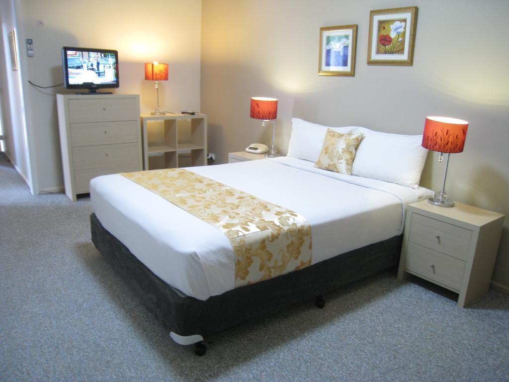 Deluxe King Room
