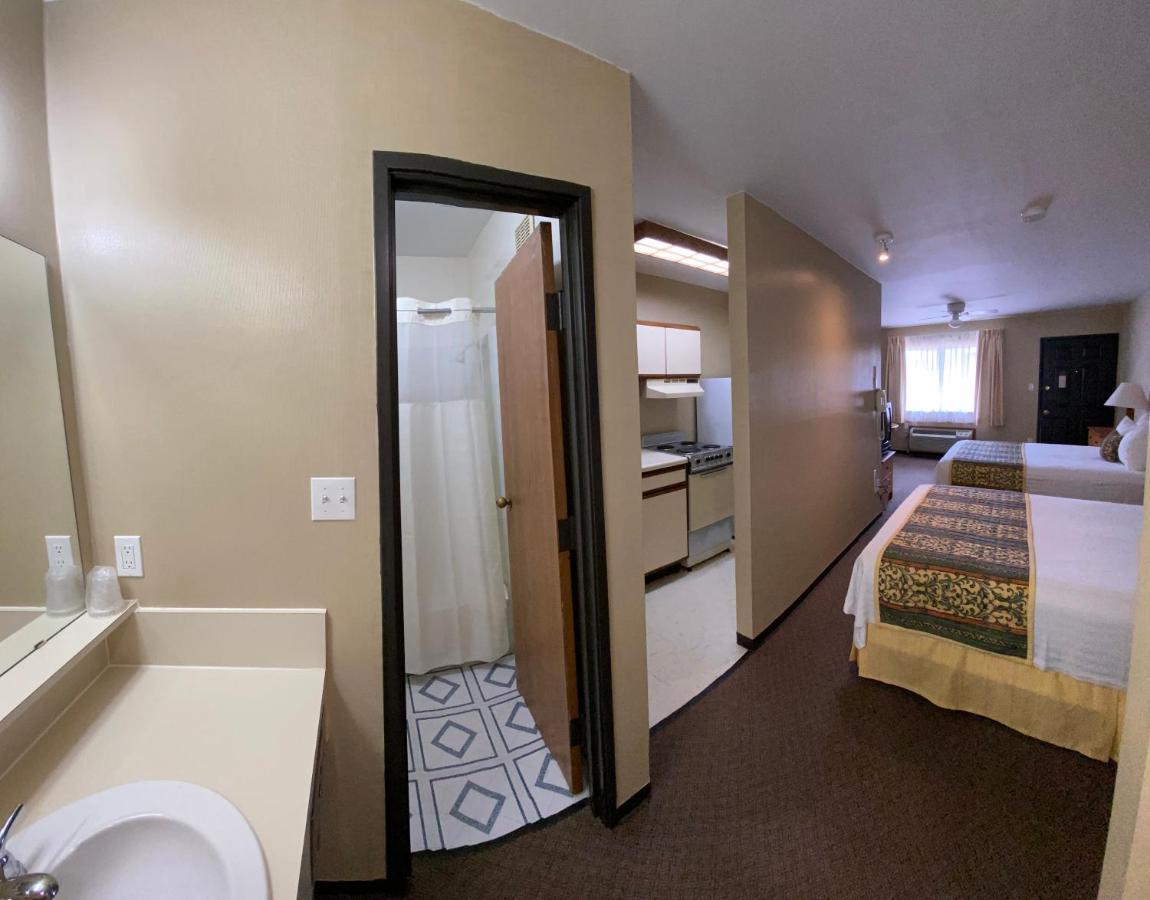 2 Queen Beds Studio with Full Kitchen - Non Smoking