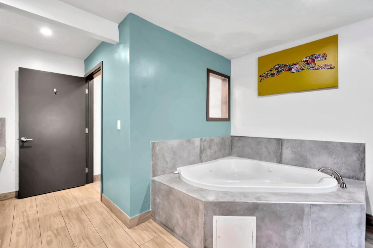 King Room with Spa Bath