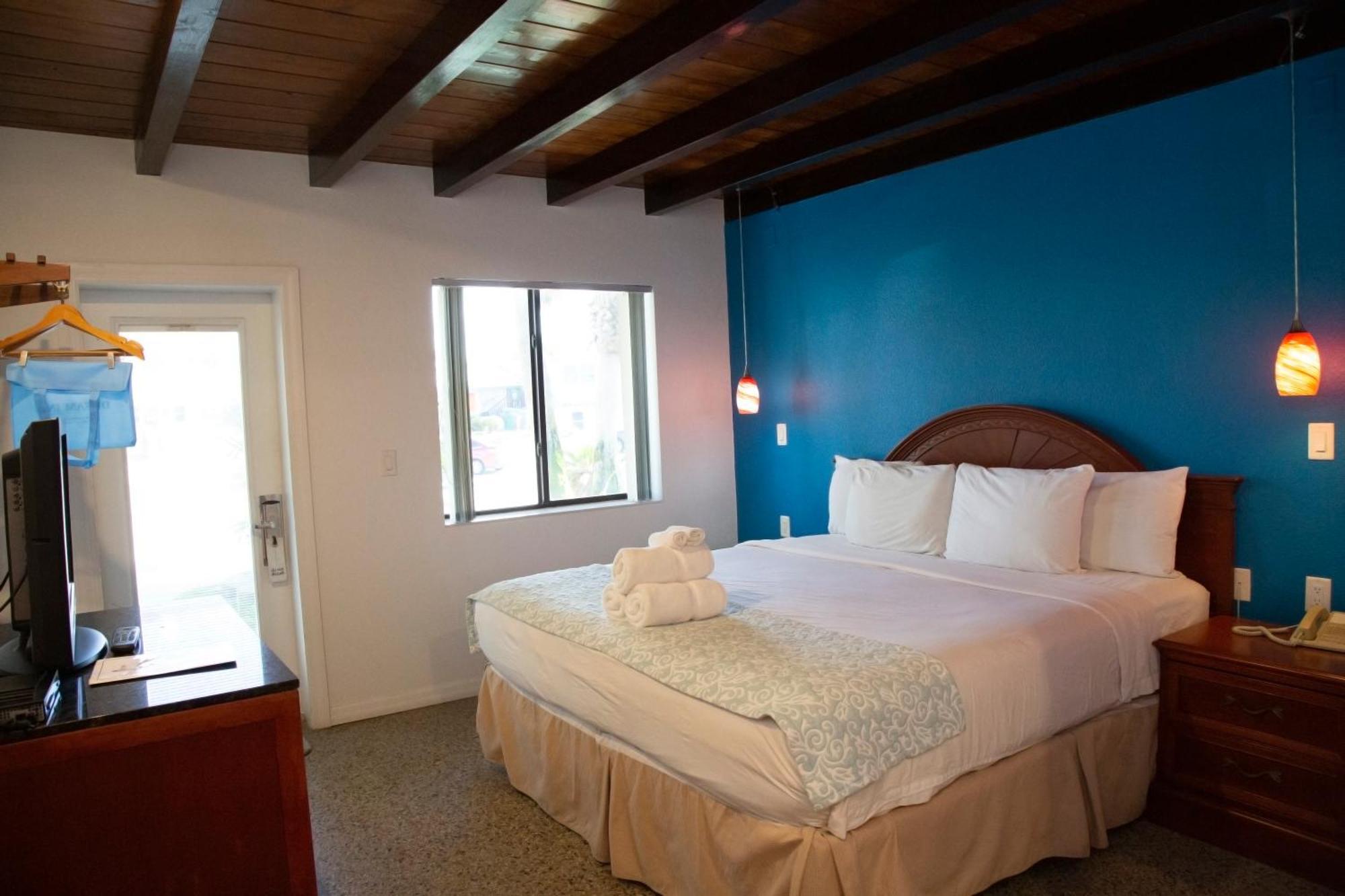 King Room with Courtyard View