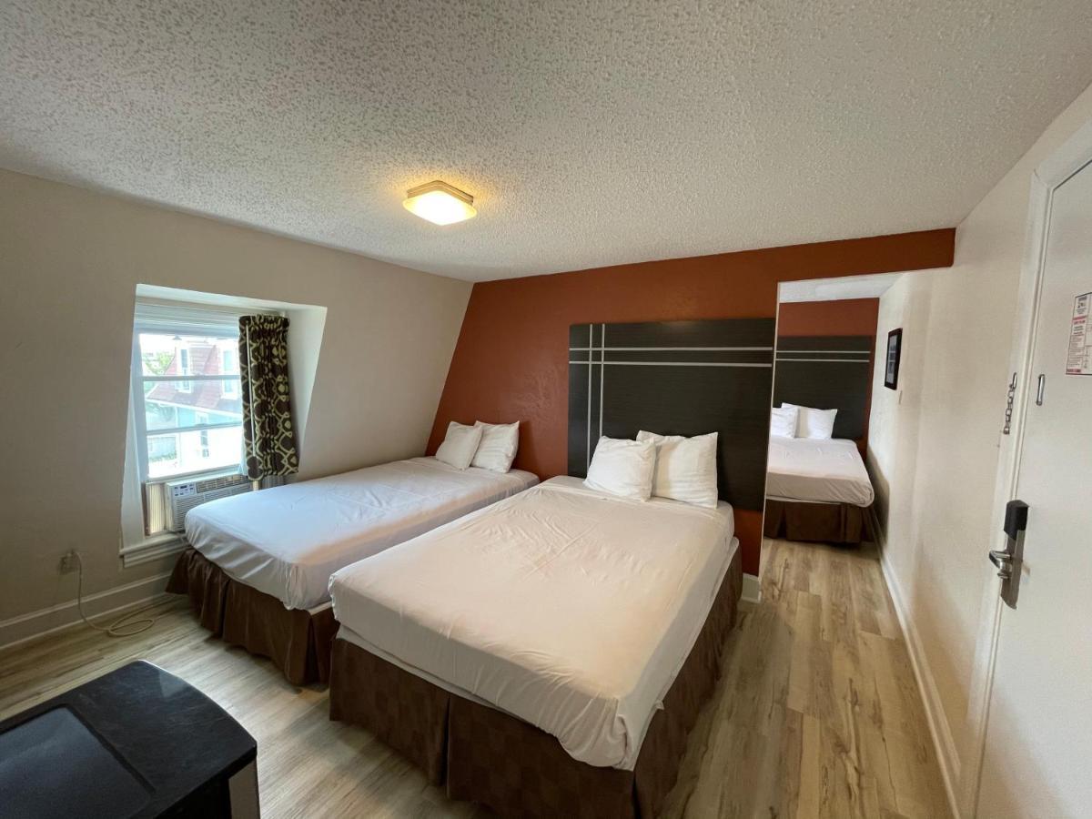 Quadruple Room with Four Double Beds - Non-Smoking