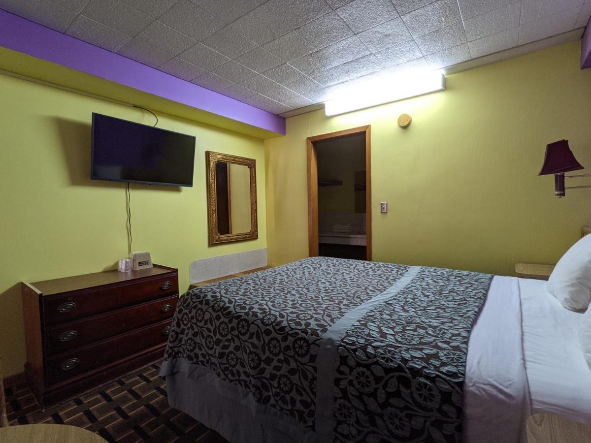 Standard Queen Room