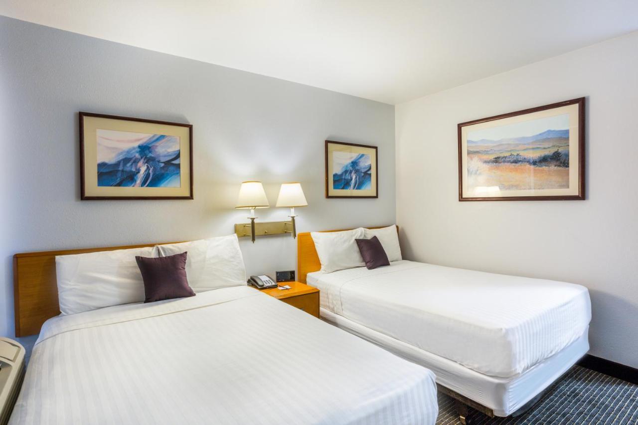 Double Room with Two Double Beds - Smoking