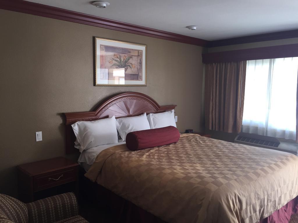 Standard Queen Room