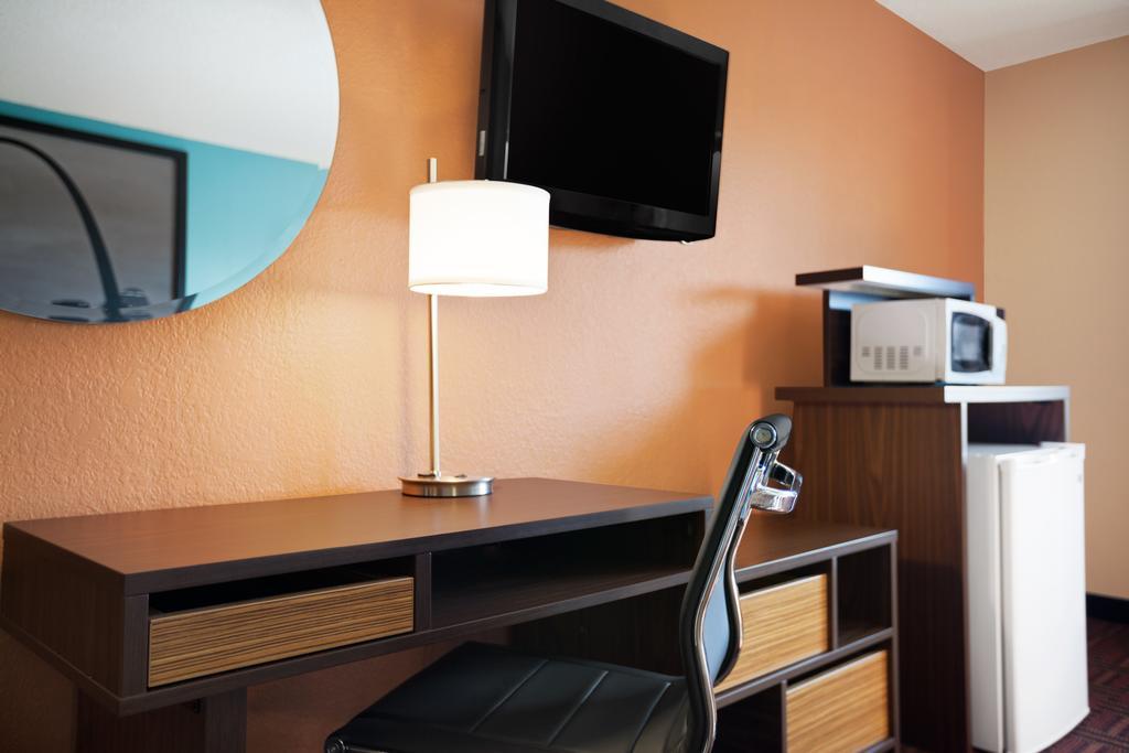Queen Room - Mobility Access/Non-Smoking