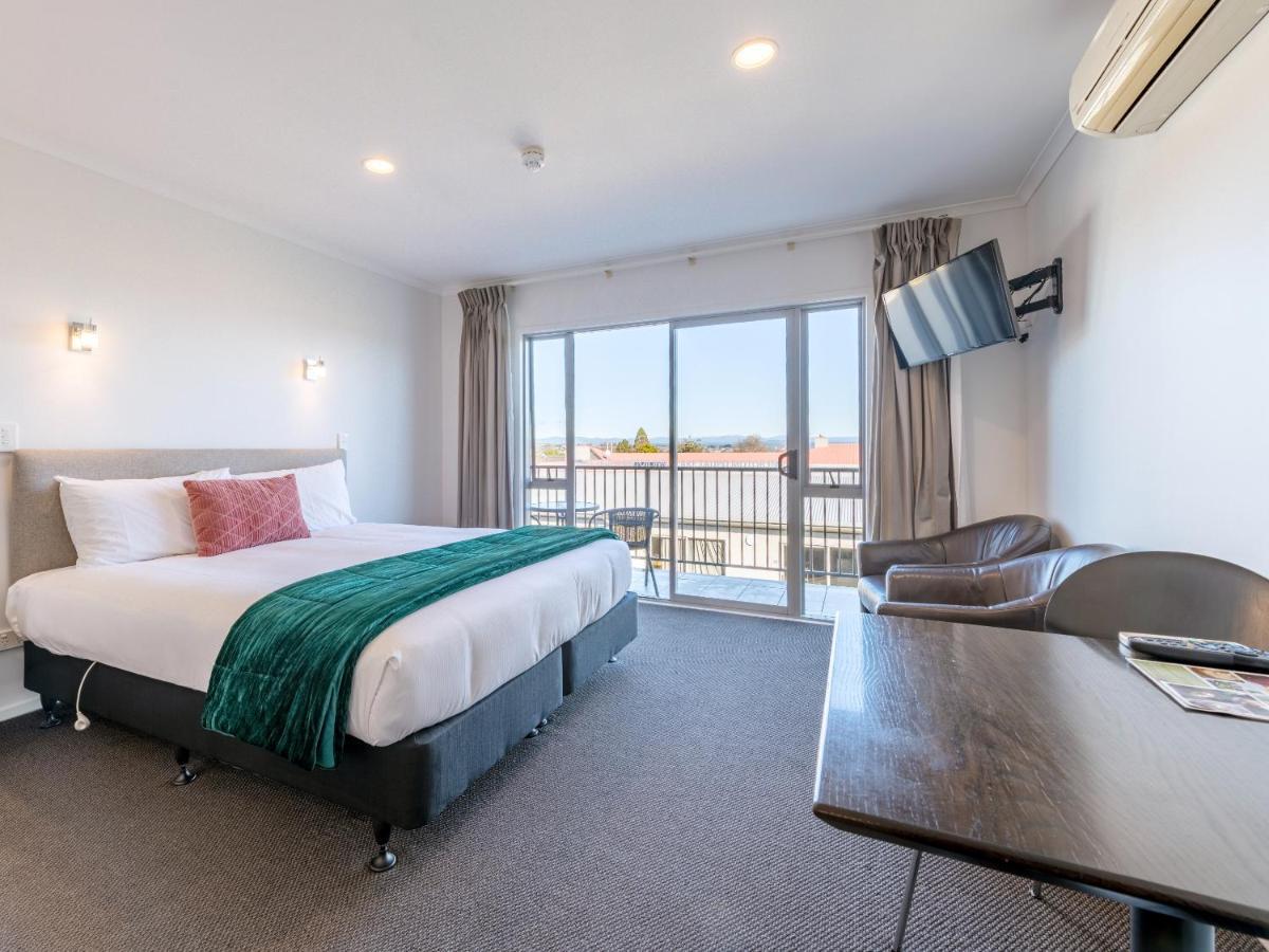 Executive Suite with Hot Tub,1138867813:JPEG