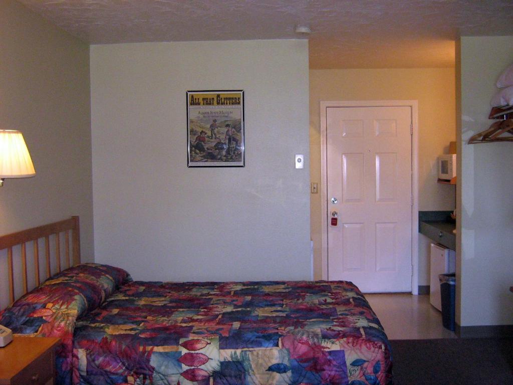 One Queen Room