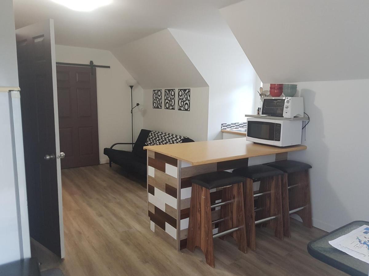 Queen Studio,1638492571:JPEG