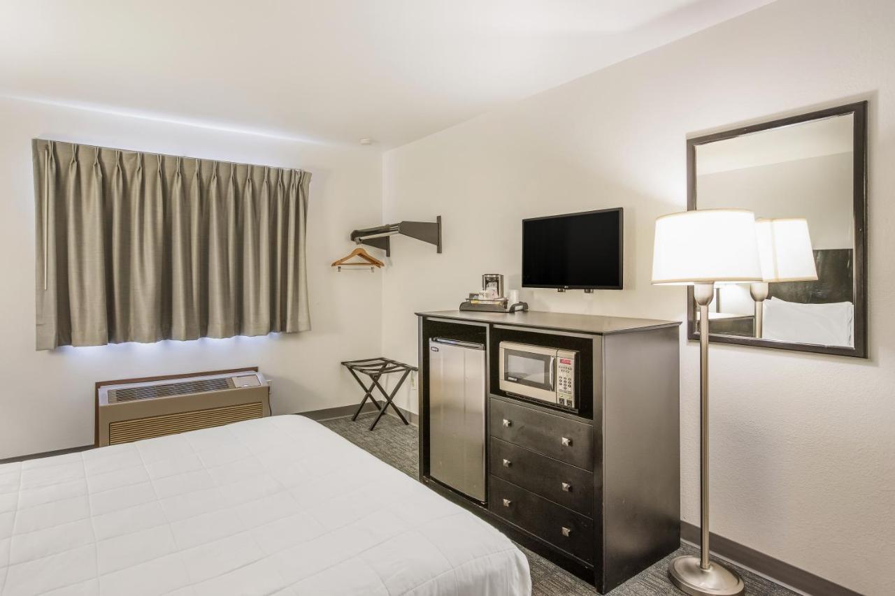 1 Queen Bed Non-Smoking