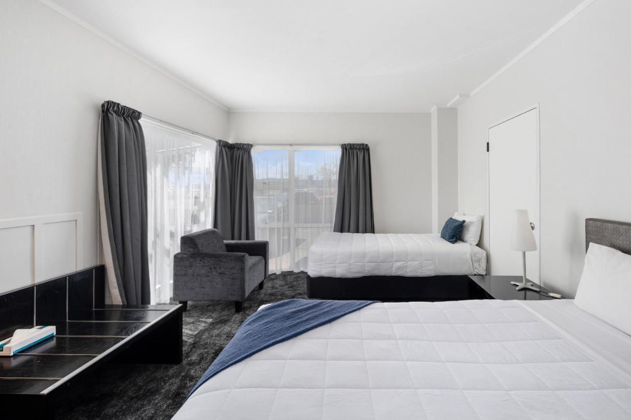 Two-Bedroom Apartment,945154435:JPEG