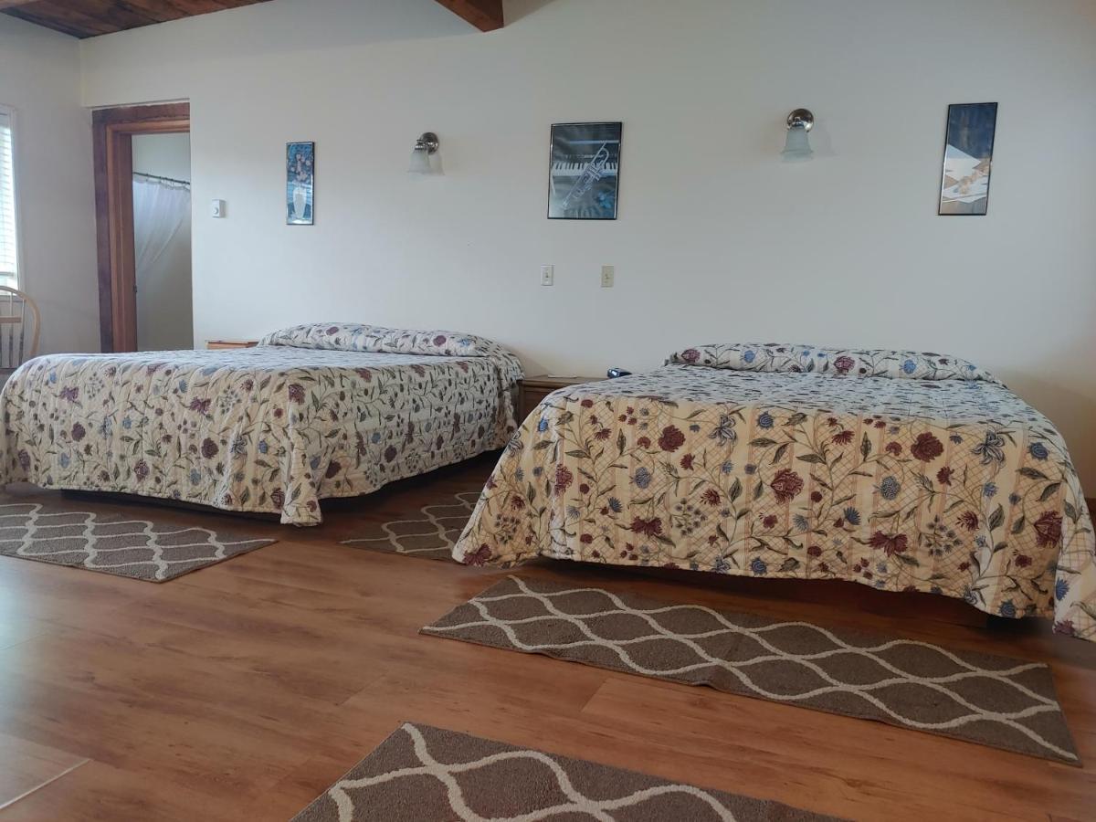 Two Queen Beds with Mountain View and Full Kitchen