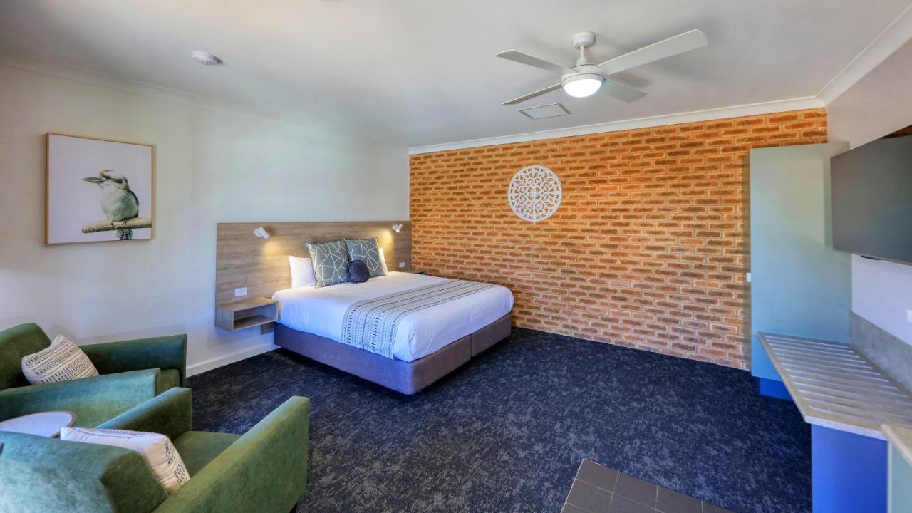 Executive Suite,1178928622:JPEG