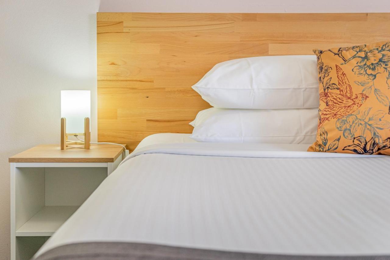 Standard Queen Room,1187738845:JPEG