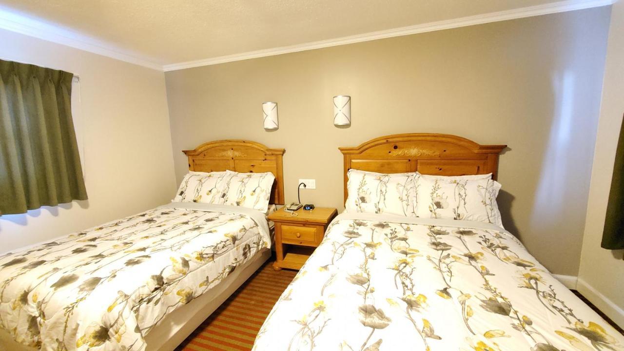 Double Room with Two Double Beds - Non-Smoking,1187950873:JPEG