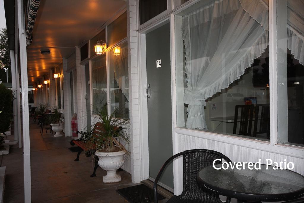 Large Family Room,697249377:JPEG