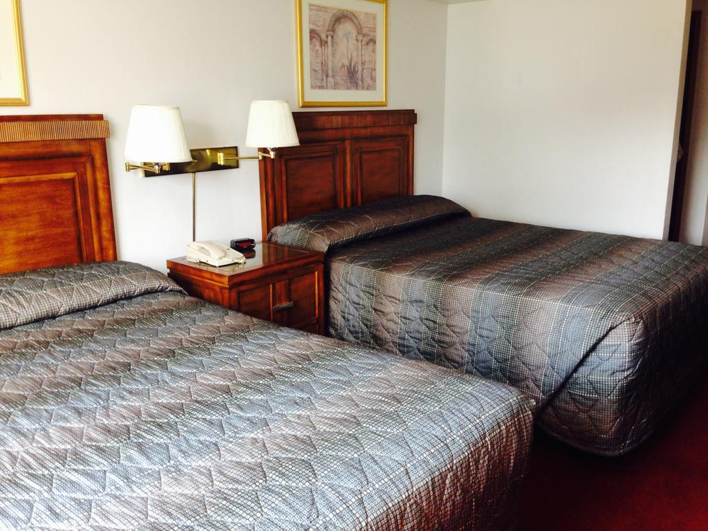 Queen Room with Two Queen Beds (Non-Smoking),121907248:JPEG