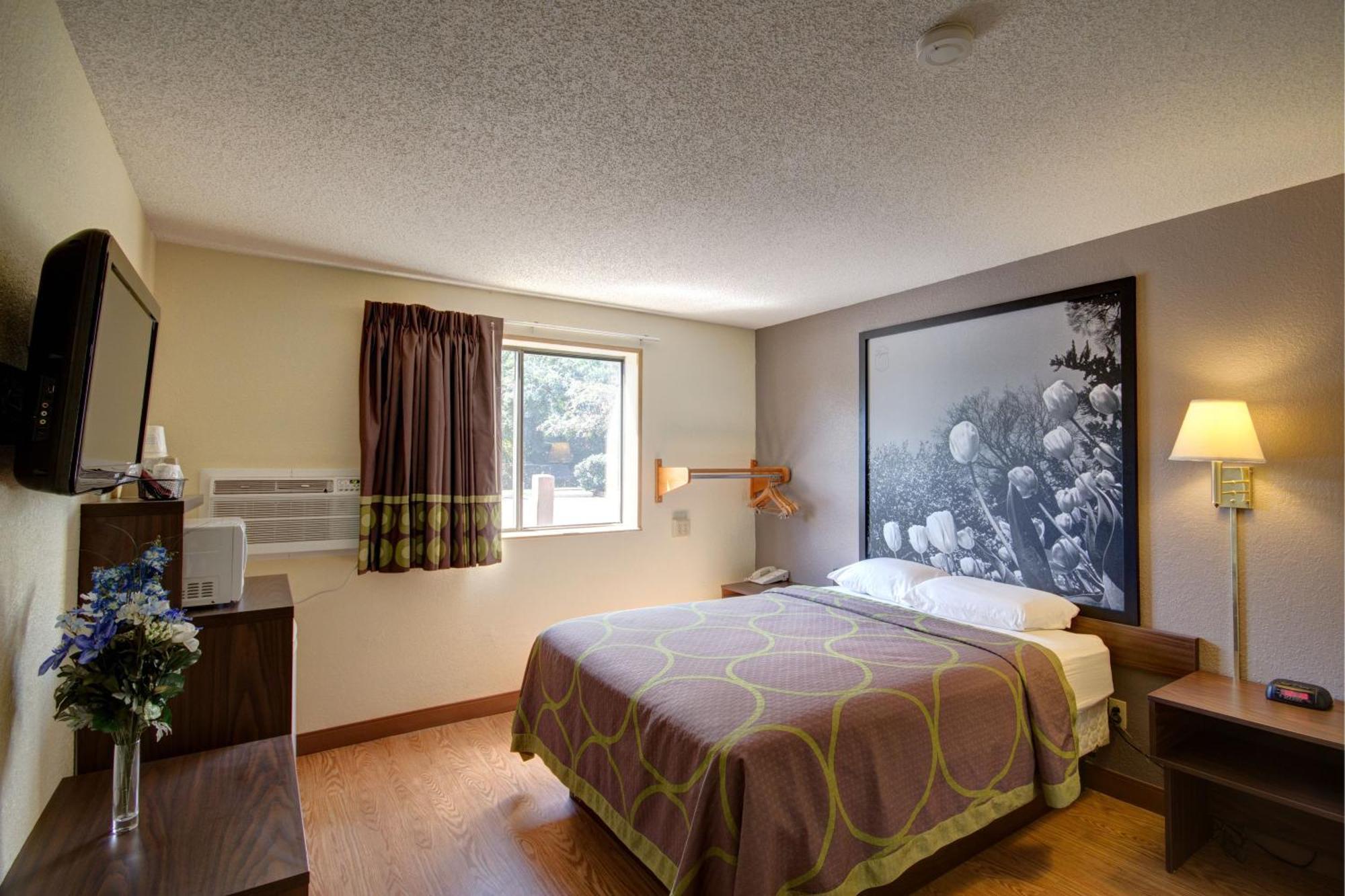 Queen Room - Disability Access/Non-Smoking
