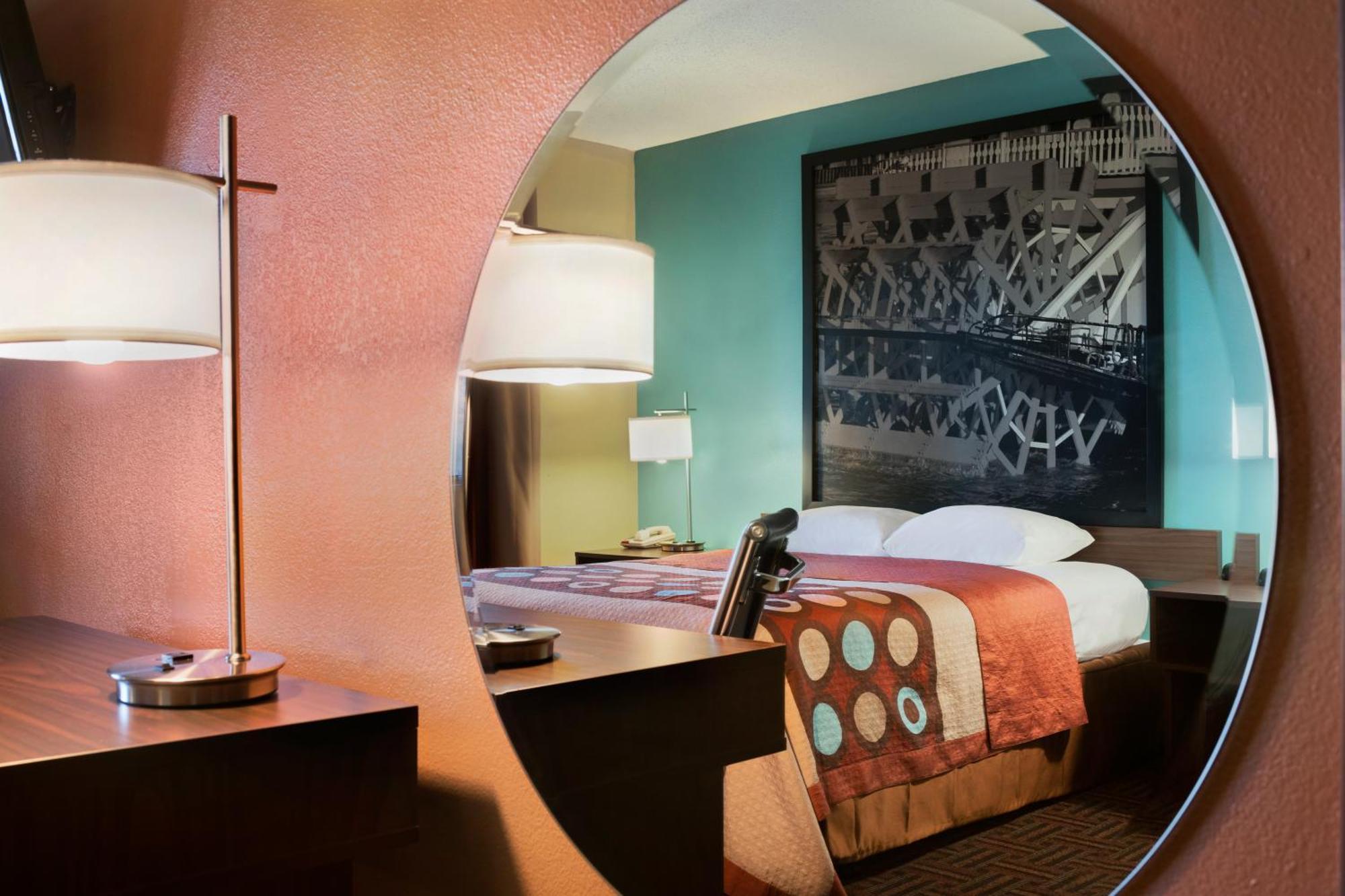 Queen Room - Disability Access/Non-Smoking