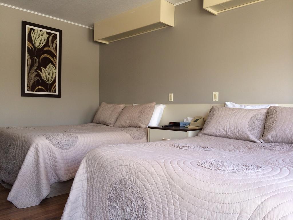 Family Room With Kitchenette,679385310:JPEG