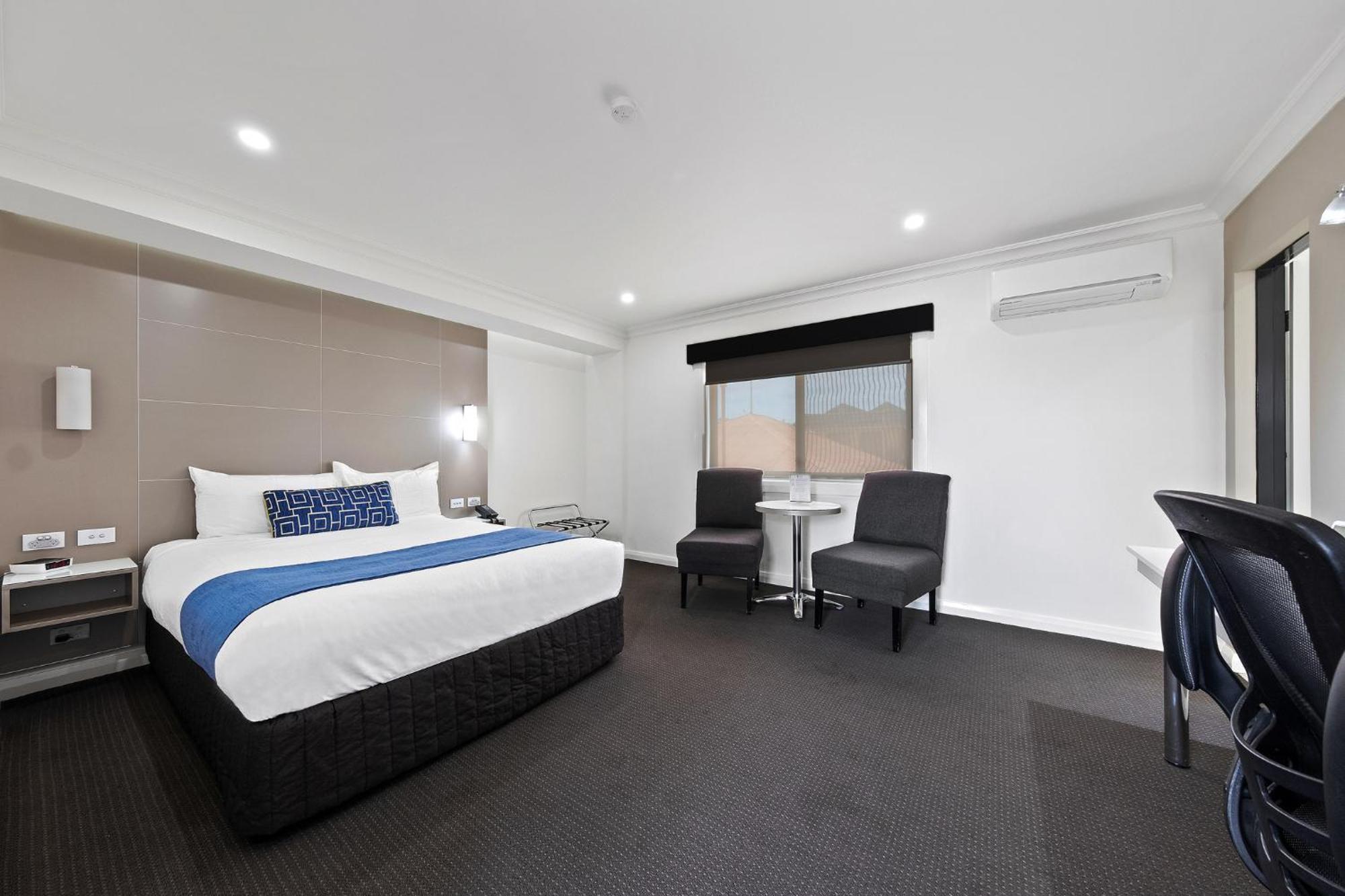 Deluxe Queen Room