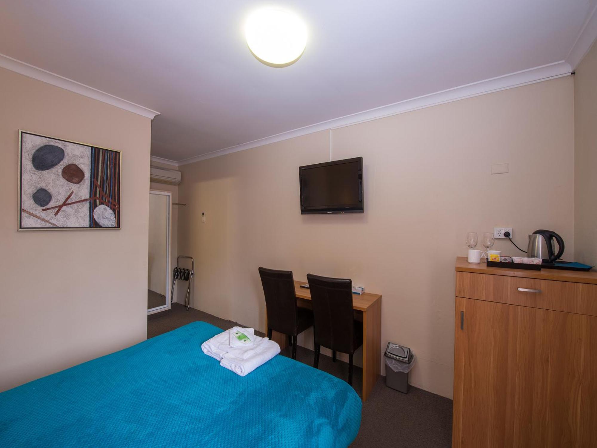 Standard Queen Room