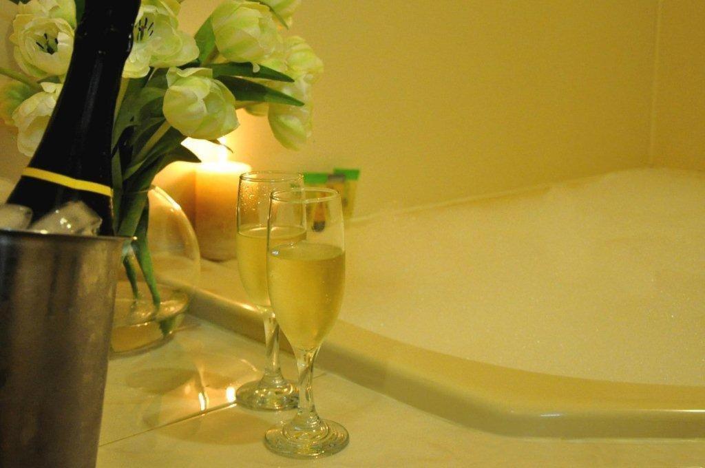 Queen Suite with Spa Bath,1220119888:JPEG