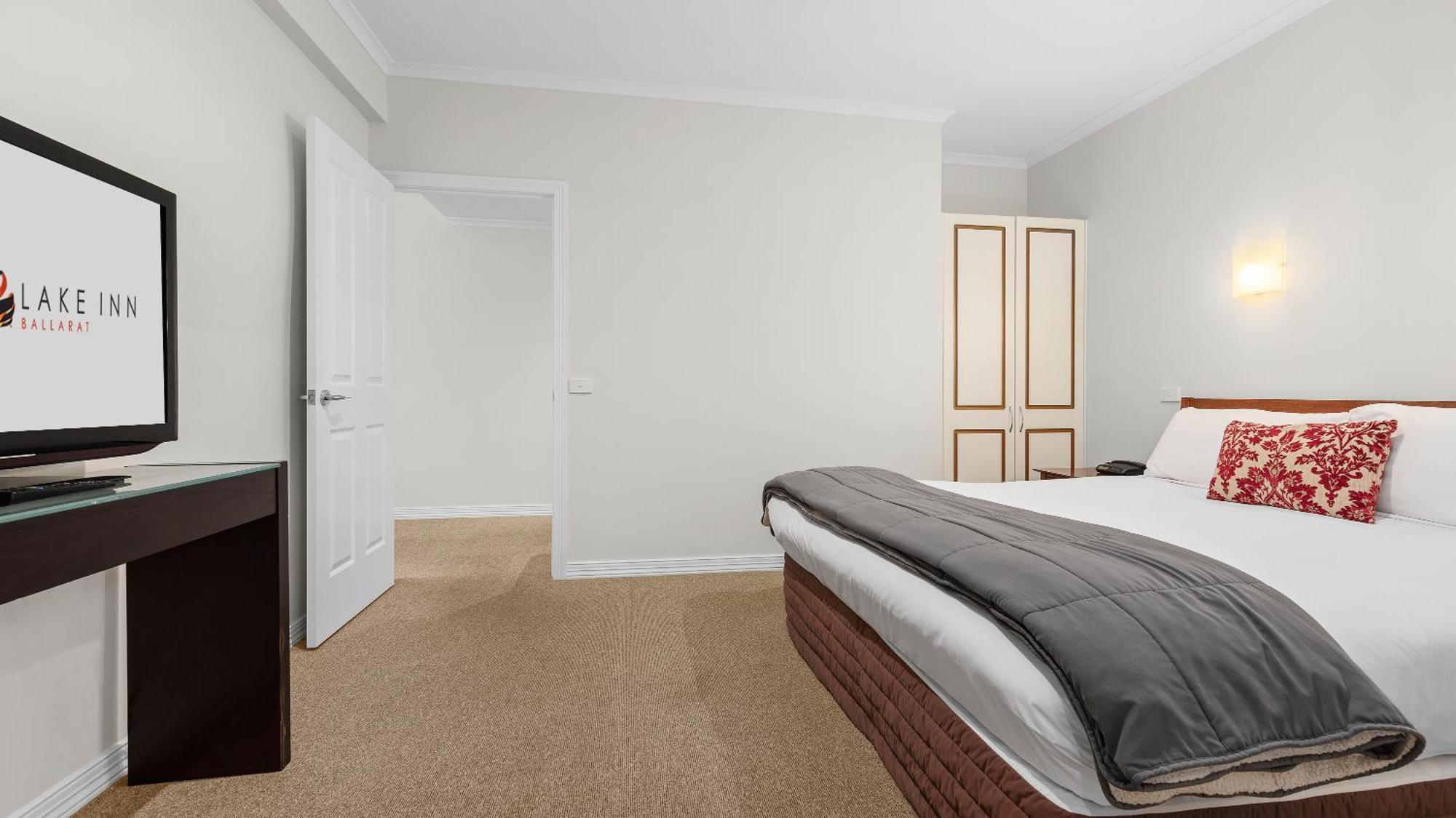 Deluxe King Room with Spa Bath