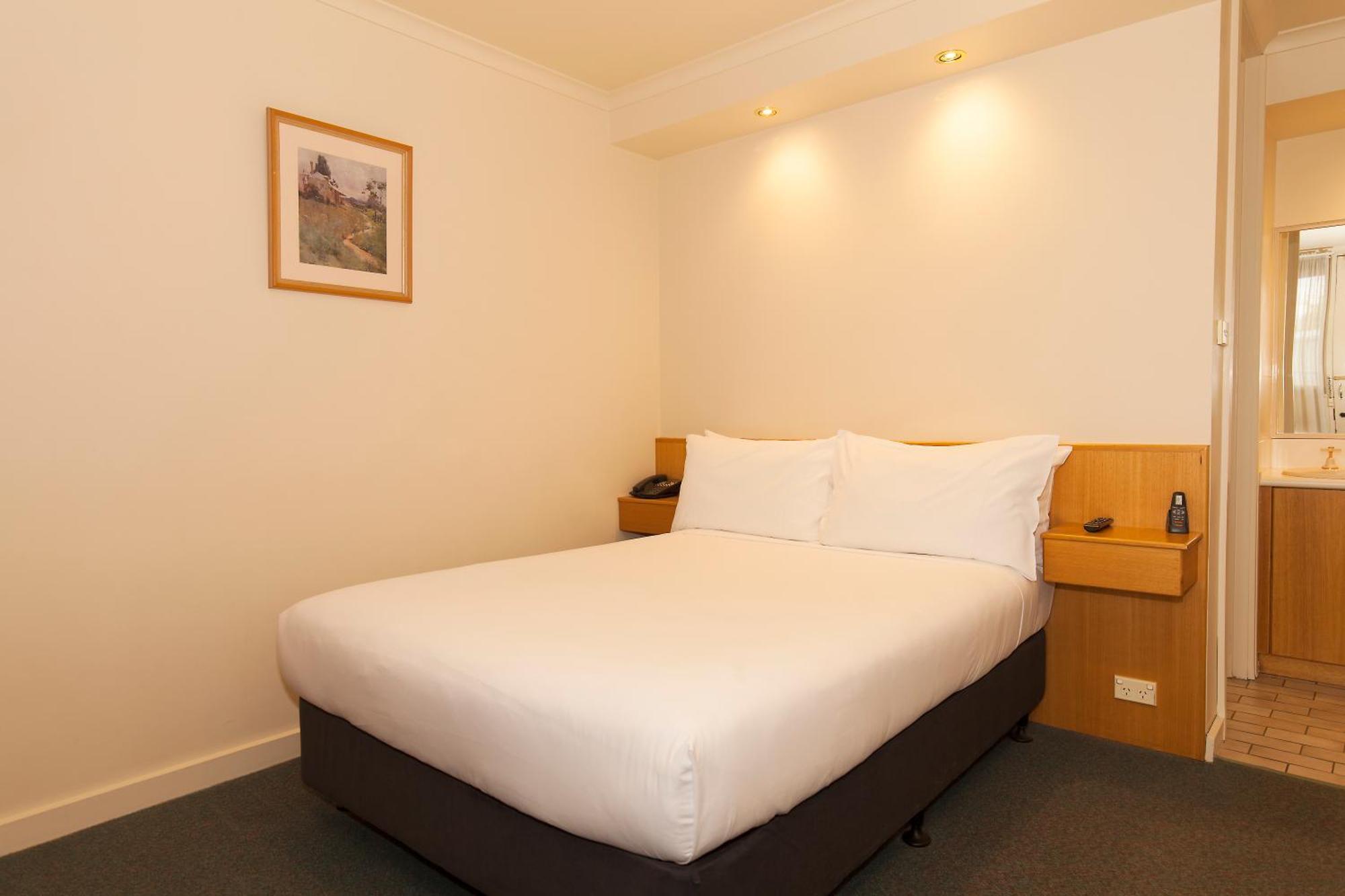 Queen Room with Spa Bath