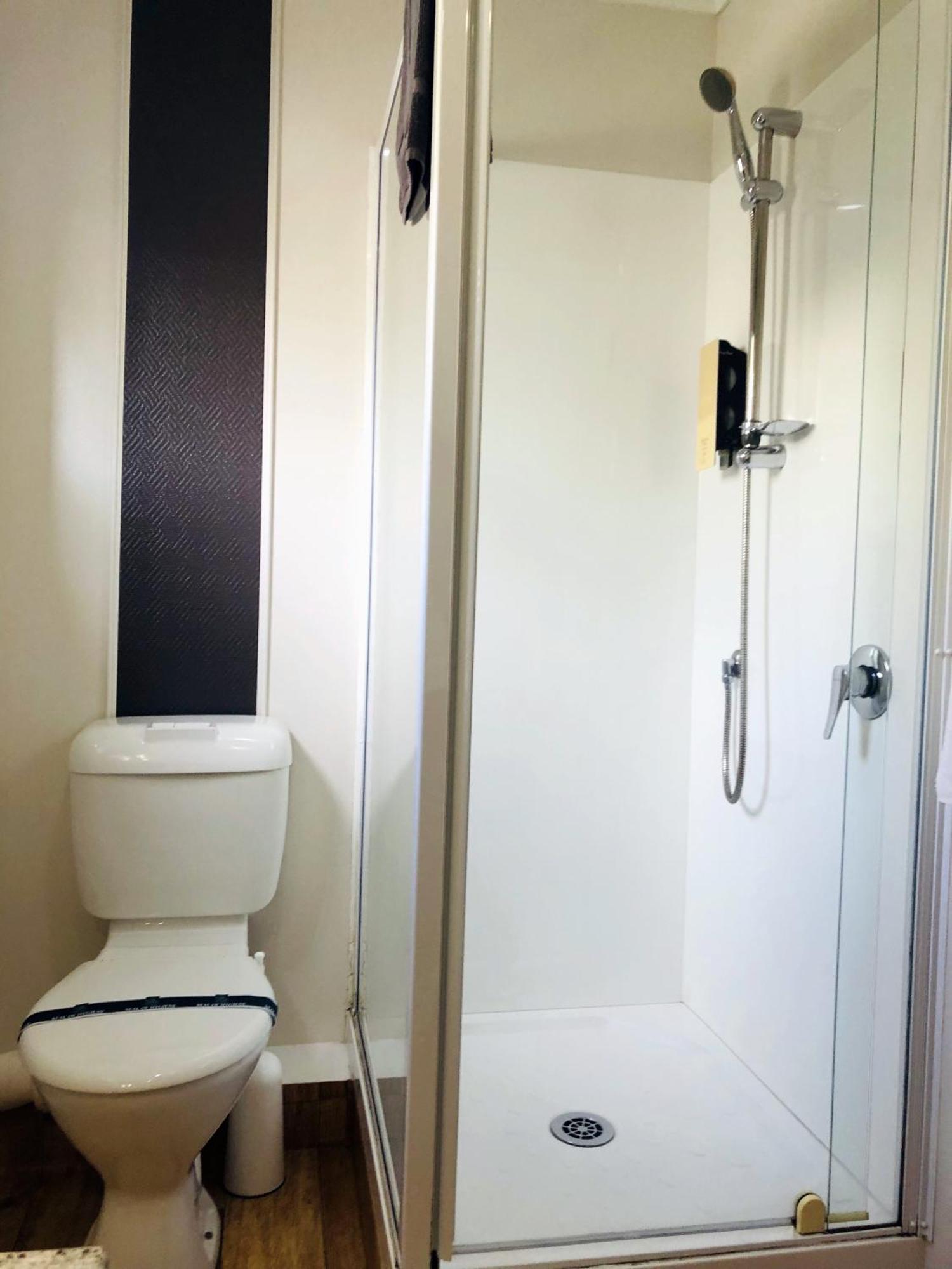 Master Studio with Walk-in Shower,1221945355:JPEG