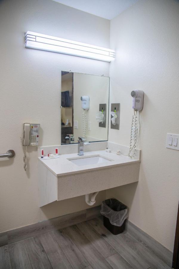 Queen Room - Disability Access/Non-Smoking