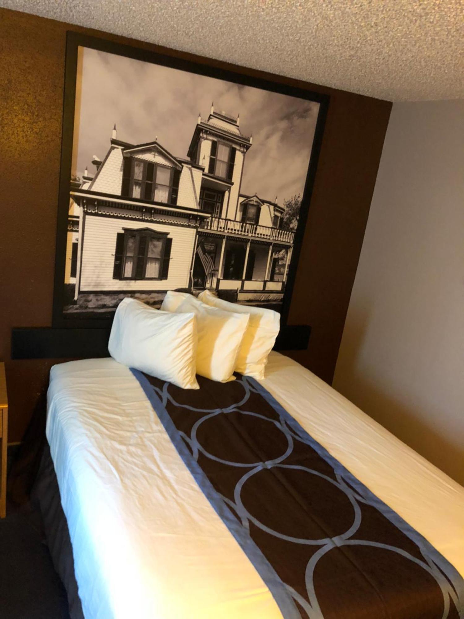 King Room - Non-Smoking