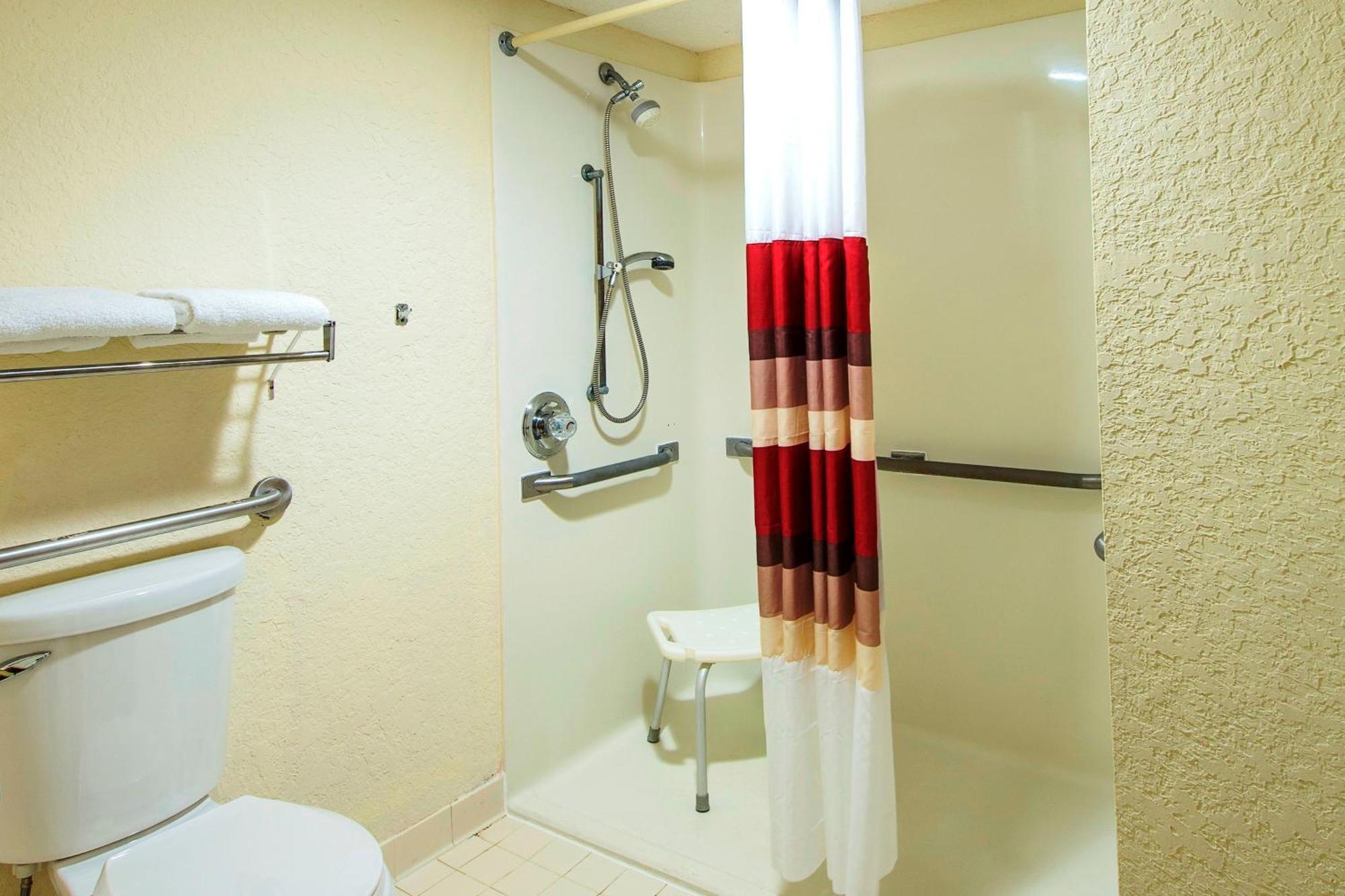 Deluxe King Room Disability Access Roll-ln Shower Smoke Free