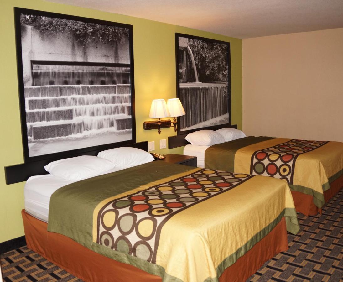 Queen Room with Two Queen Beds - Non-Smoking