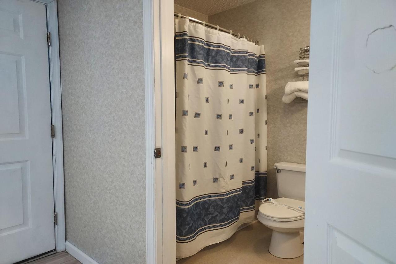 King Bed with Kitchenette