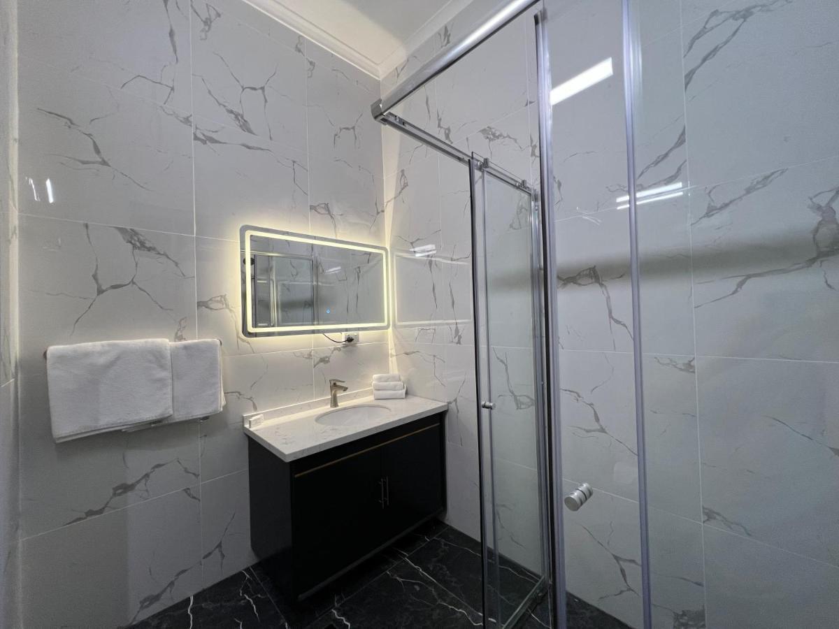 Deluxe Queen Room,1242947311:JPEG