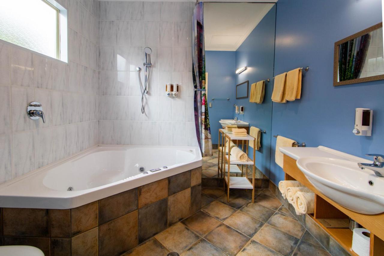 One-Bedroom Apartment,1244552062:JPEG