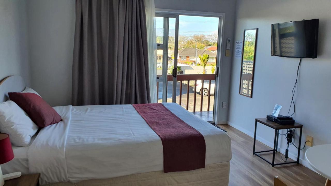 Queen Studio,1300213468:JPEG