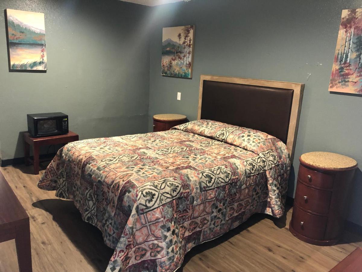 Standard Queen Room