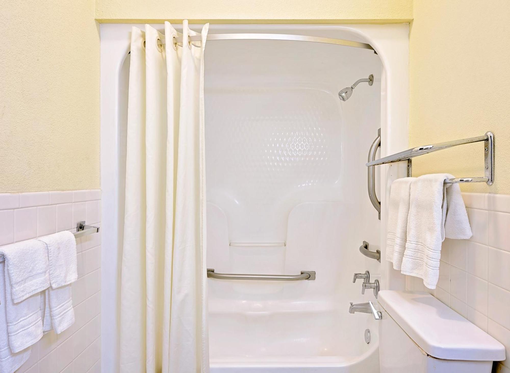 Double Room with Two Double Beds - Mobility Access/Non-Smoking