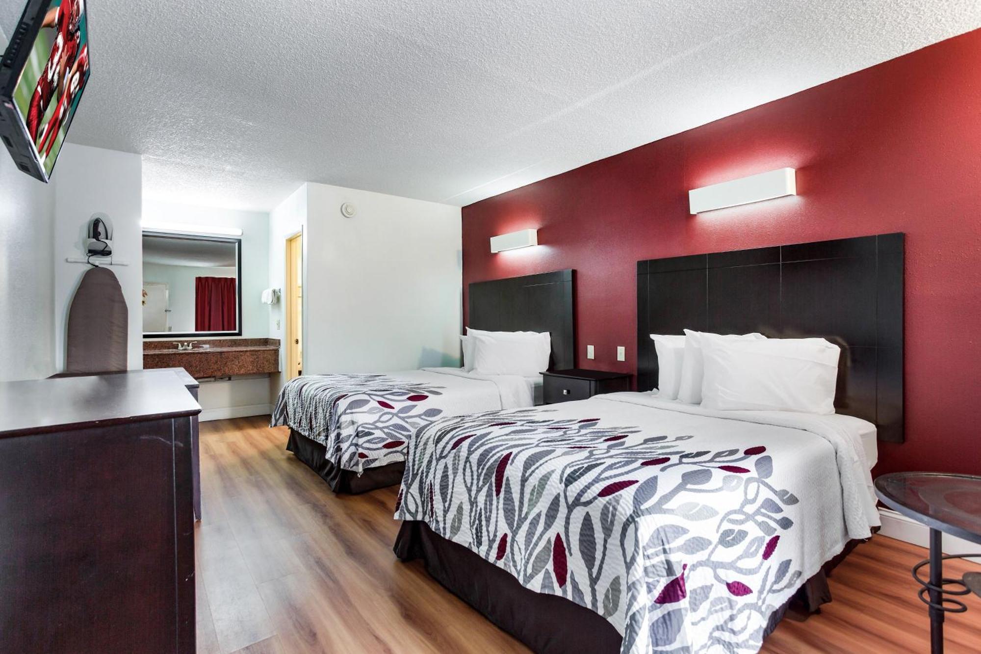 Deluxe Double Room with Two Double Beds - Disability Access/Smoking