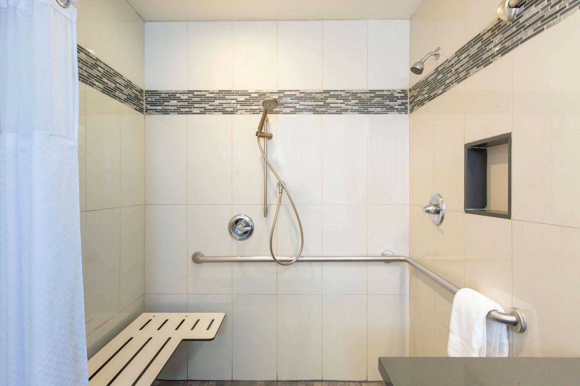 Queen Room - Disability Access/Non-Smoking