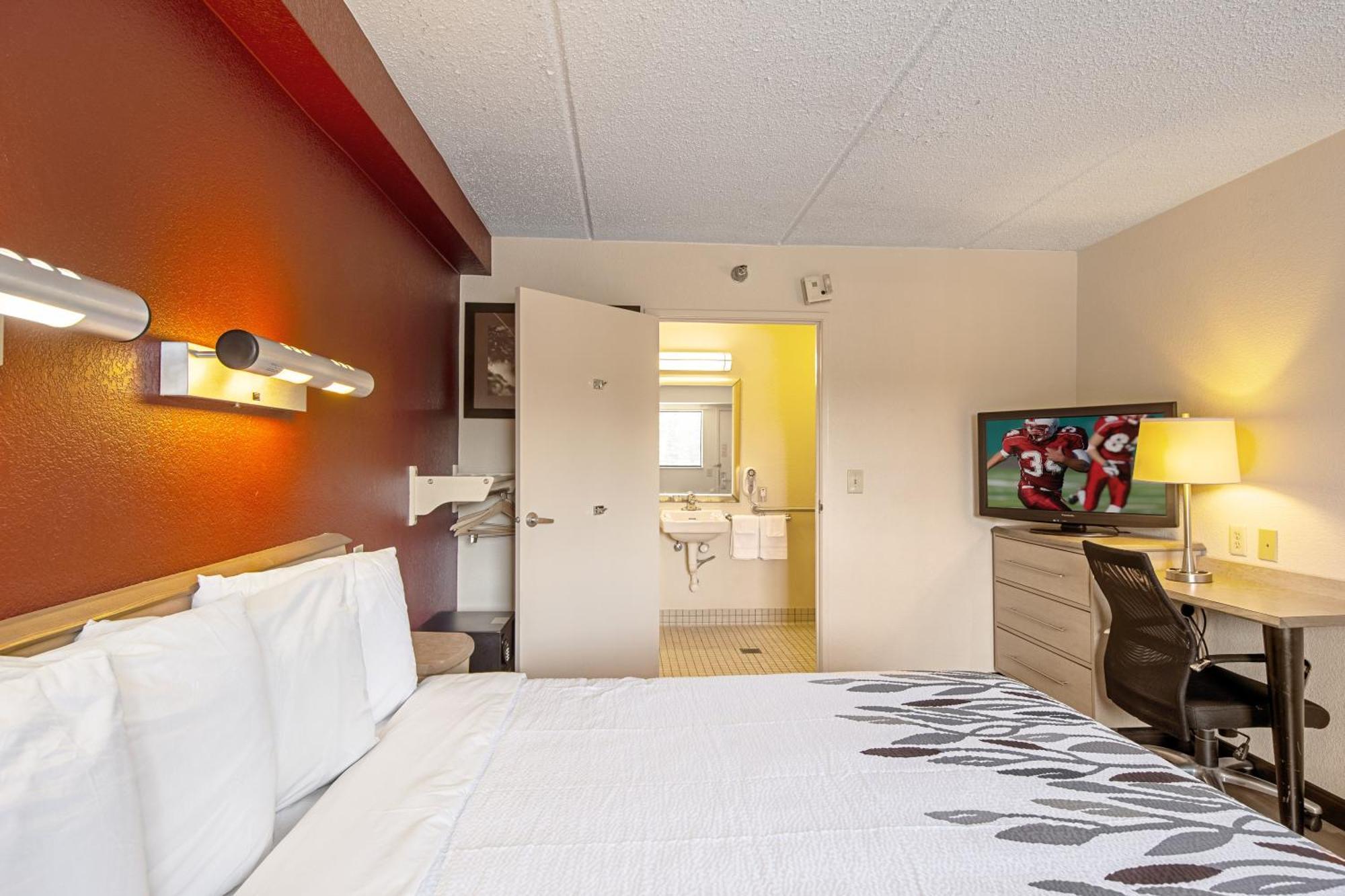 Deluxe King Room Disability Access Smoke Free