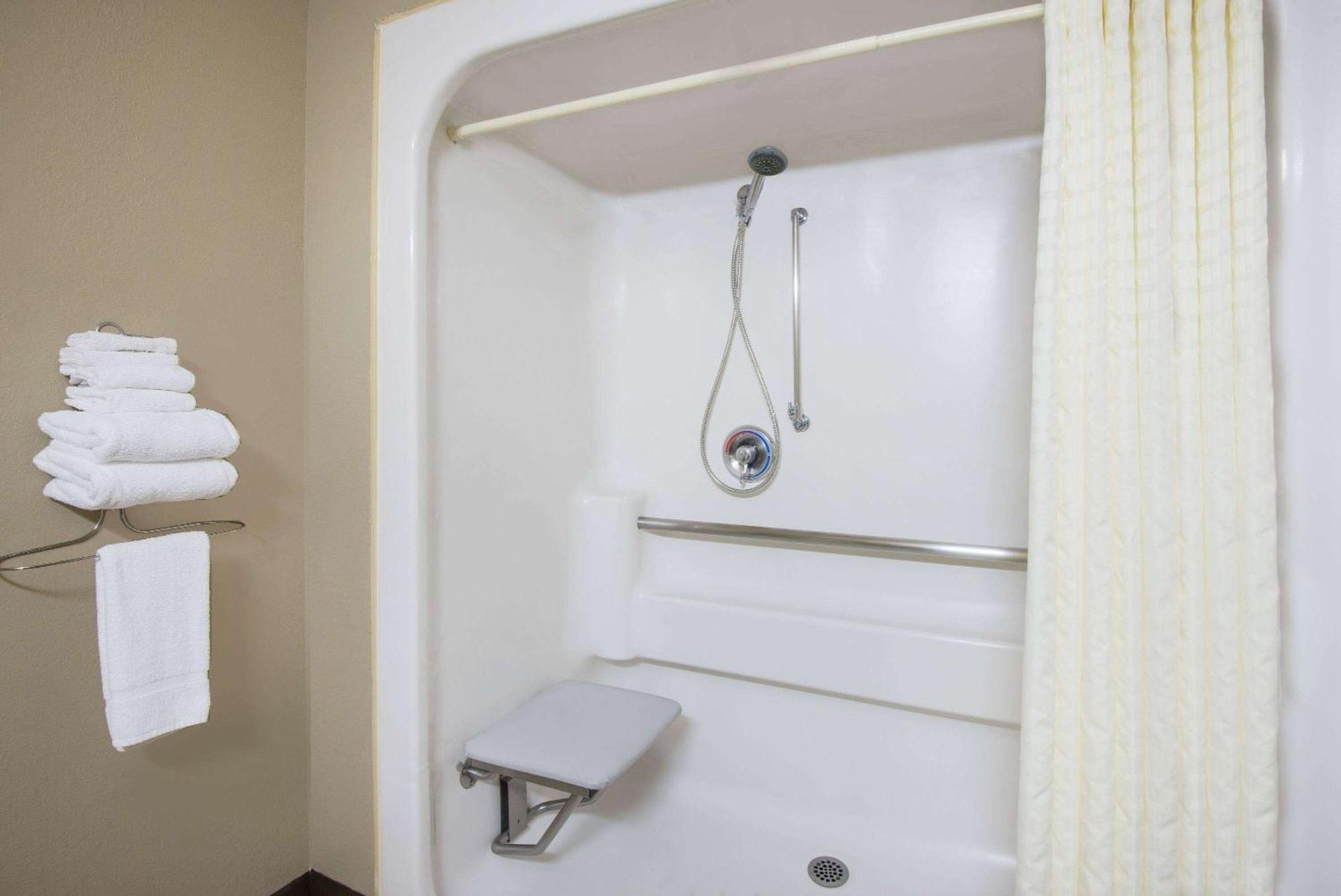1 Queen Bed, Pet Friendly, Mobility Accessible Room, Non-Smoking